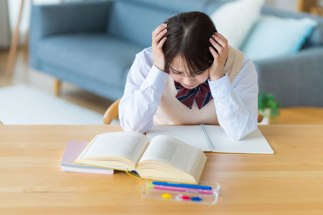 勉強しても成績が上がらない理由とは?中学生がやりがちな間違った勉強法
