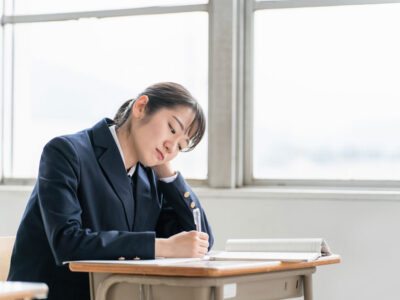 【中学生】勉強してるはずなのに成績が伸びない？伸び悩みの原因と成績を伸ばすための勉強法を徹底解説